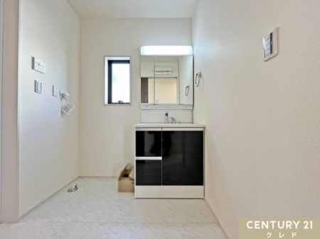 ʑEʏ [͂̂3ʋϑB
ɂ͏𐮗łA܂܂ȊpxwAX^CmFł̂ŁȀX[YłB