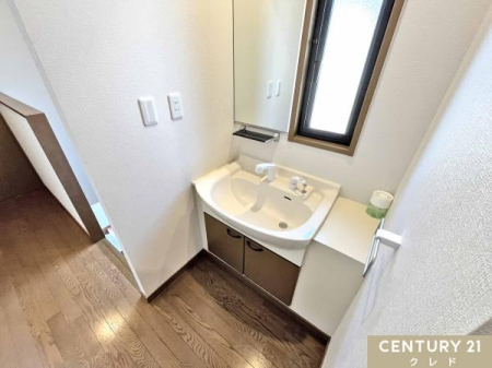 ʑEʏ yZJhʑz
2Kɂʑ݂Ă܂B̎コ邽߂֗̕ȐݔI
Ȃǂ̍ݍԑтłX[Yɏł܂B