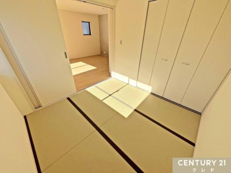 �a�� �y�a��4.5���z
���r���O�ɗאڂ���a���͏_�炩�ȏ�ŉ��������ɂ����Ռ����z���B
�J�E���^�[���t���Ă���A���[�N�X�y�[�X�⃊�r���O�w�K�̋�Ԃɂ��I�X�X���ł��B