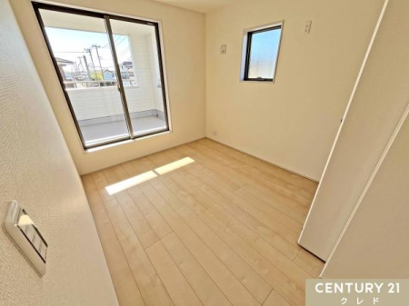 �q������ �y�m��5.51���z
5���̗m���͏��ւȂǉƑ��\���⃉�C�t�X�^�C���ɍ��킹�ă}���`�ɑΉ��B
����x�b�h��z�u���A�����I�ȍ�Ƌ�Ԃ⃊���b�N�X�ł���ꏊ�Ƃ��Ċ��p�ł��܂��B