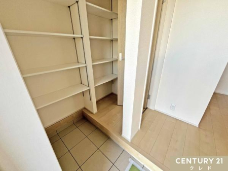 ���[ �ySIC�z
�C��x�r�[�J�[���y�Ɏ��[�ł���V���[�Y�C���N���[�[�b�g�������I
���D�݂̈ʒu�ŌŒ肷�邱�Ƃ��ł�����I�Ŏ��[�͂��A�b�v�B