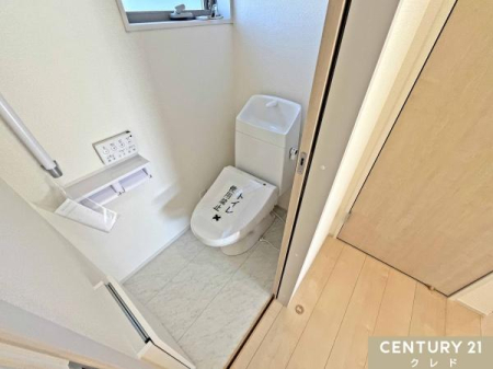 �g�C�� �y2�K�g�C���z
���Z�܂��ɂ�2�J���Ƀg�C��������܂��B
���q�l�⍂��҂̂��Ƒ������邲�ƒ�ɂ��I�X�X���B
��ԂȂǂ̊K�i�̏���~��̃��X�N�����炵�܂��B