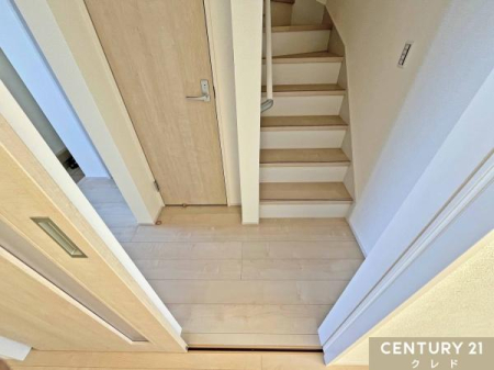 ���̑� �y�肷��t���K�i�z
�p�����s����ɂȂ�₷���K�i�ɂ͊y�ɑ̂��x������肷�肪���Ă��܂��B
�����̎ア���N�̕��₨�q�l�܂ŕ��L�����Ɉ��S�̐ݔ��ł��B