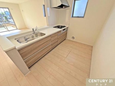 �L�b�`�� ���[�L�x�ȃV�X�e���L�b�`���͓����ɂ�Ƃ�����A�Z��Ԃ��L���m�ہI
�L�b�`���c�[���Ȃǂ���������Ǝ��[���邱�Ƃ��ł������̂������₨�|�������K�ɍs�����Ƃ��ł��܂��B