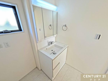 ���ʑ�E���ʏ� ��1�؂̐��ʎ��͈ߗނ̒��E���ȒP�ɍs����L���B
���[�L�x�ȃV�����[����t���̐��ʑ�́A�Ǝ��������m�ۂ����ʎ����ɂ�Ƃ���v���X�B���m���̂���������������ʎ����ōς܂��邱�Ƃ��ł��܂��B