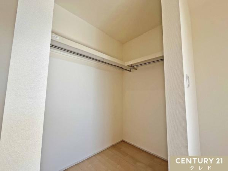 ���[ �yWIC�z
�ߗނ�C�������I�ɐ����ł���֗��Ȏ��[�B
�ߑւ������₷���A���[�I��t�b�N�������ď����𐮗��B�A�N�Z�T���[��o�b�O���ꏏ�Ɏ��[�ł��邽�߁A��������Ƃ�����Ԃ�ۂĂ܂��B