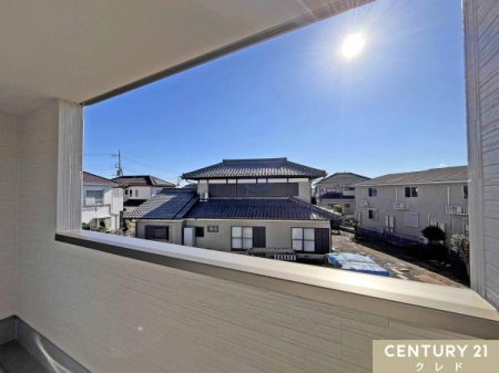 �Z�˂���̒��]�ʐ^ ���Z�܂��o���R�j�[����̒��]�ł��B
�z������̗ǂ��Z��X�G���A�̃o���R�j�[����́A���ꂽ���ɂ͐X�ƍL�����𒭂߂邱�Ƃ��ł��܂��B