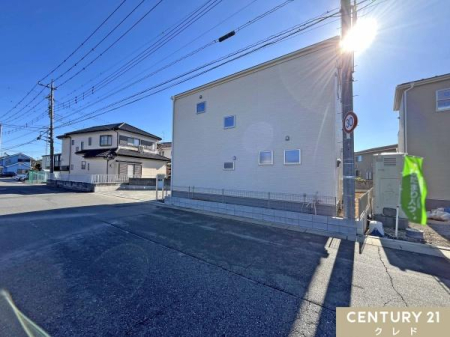 �O�ʓ��H�܂ތ��n�ʐ^ �J�[�X�y�[�X�ɂ͎Ԏ�ɂ���ĕ���2��̎Ԃ����ԉ\�I
�����̒ʋ΂₨�������A���q���̒��ԃX�y�[�X�Ƃ��Ďg�p����ۂ��]�T�̂���L���ł��B