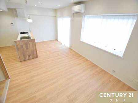 rO yLDK16.3z
ƋuĂƂLB
DȃCeAɈ͂܂ꂽZԂŖȂƑƂ̎ԂނƂł܂B