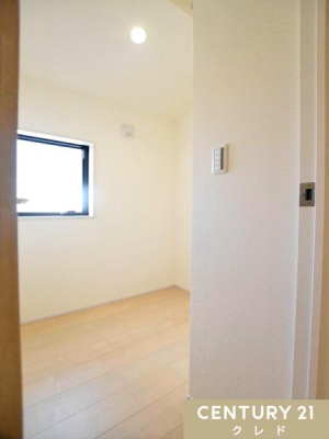 rOȊŐ yړI[1.7z
e[uIݒu΁A׋e[NAƑŎgL[ƂĂ劈B炵ɍ킹ĎRɎg֗ȋԂłB