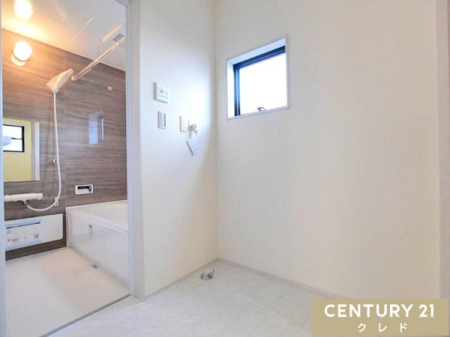 ʑEʏ łʂgAʎƒEߏ𕪂ԎB
Ƒꂼ̓lA炵₷Hvl܂Ă܂B