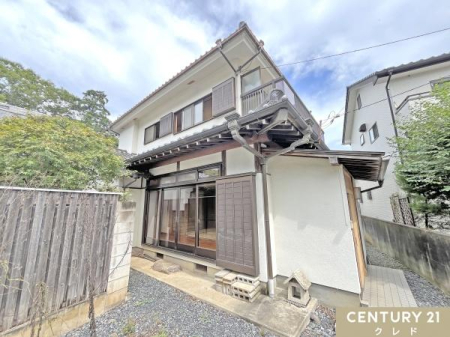 ̑n uvwk9B
ʂ肩牜܂ɈʒuĂAO̎ɂA΂Ɉ͂܂ꂽȂ܂łB