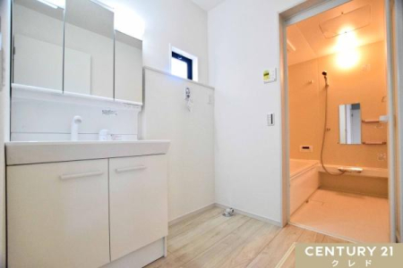 ʑEʏ g̗ǂOʋϑI
̓Aʑ䉺ׂ͂Ď[Xy[XɂȂĂ܂BU炩肪ȃACeڂł܂B