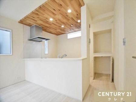 Lb` ؖڒ̓V䂪ۓIȃtI[vLb`B
_ECǧɕ܂ȂAƑƂ̉by݂ł܂B