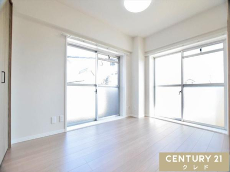 �Q�� �y�m��5���z
���E�k���ɑ���z����2�ʍ̌��ŁA���邢�z�˂��ƐS�n�悢�����������ށA�J�����̂����Ԃł��B