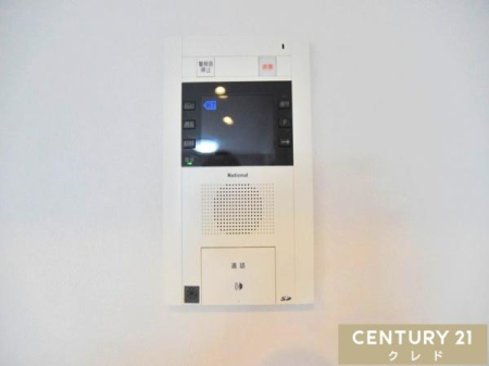 ���̑� �yTV���j�^�[�t���C���^�[�t�H���z  
���K�҂̎p�������̃��j�^�[�Ŋm�F�ł�����S�̐ݔ��B  
�Z�[���X�Ȃǂ̑Ή����T�������Ƃ���A���q�l�̂�����Ԏ��ɂ��S�����@�\�ł��B