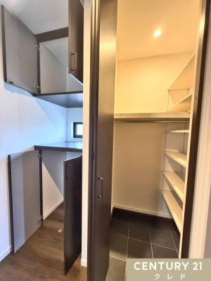 ���[ �ySIC�z
���ւɂ̓V���[�Y�C���N���[�[�b�g������܂��B
�y����̕t�������|�p�i��A�E�g�h�A�p�i�A���q�l�̕������̓���Ȃǂ��X�b�L���Ǝ��[�ł��Ƒ��̕��ׂ��Ԃ����܂��B