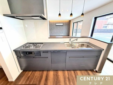 �L�b�`�� ���[�L�x�ȃV�X�e���L�b�`���͓����ɂ�Ƃ�����A�Z��Ԃ��L���m�ہI
�L�b�`���c�[���Ȃǂ���������Ǝ��[���邱�Ƃ��ł������̂������₨�|�������K�ɍs�����Ƃ��ł��܂��B