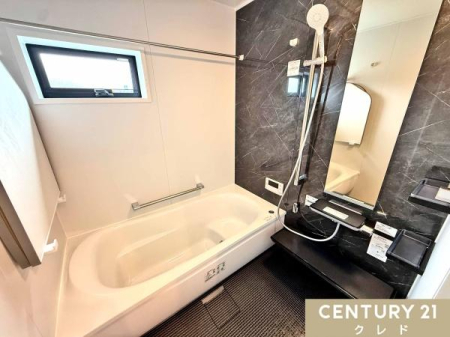 ���� �����������z�e�����C�N�ȕ��͋C�̗������ł��B
����␅���݂��ڗ����ɂ����z�F�Ŏg������ƌ����ڂ̐S�n�ǂ��������B
���������o������T�|�[�g����肷��͏����Ȃ��q���܂�V�j�A�ɂ��z�������݌v�B