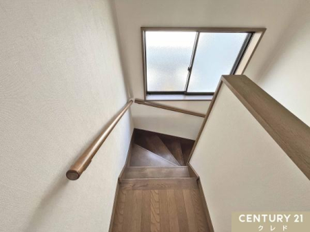 ̑ 萠t̊Ki͑傫ȑ_炩Ȍ݁AԂ͖邭KB㉺ړSŁAȂql₲Nz̕ɂzꂽ݌vłB̊C₷AX̕炵x܂B