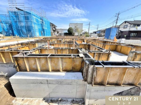 ���̑����n �i�@�ɑ����������S�����c
�����ƒn�ʂ̂Ȃ��ڂƂȂ��b�i�y��j�����H�����s���Ă��܂��B