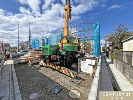 �O�ʓ��H�܂ތ��n�ʐ^ �쑤6.3�������ɖʂ����A�����Ղ�̗z�˂��ƐS�n�悢�����ʂ蔲����A�J�����̂��闧�n�ł��B