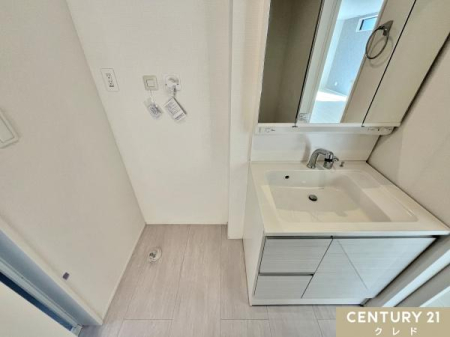 ���ʑ�E���ʏ� �g���₷�����l�������݌v�̐��ʉ��ϑ��ݒu�B
�Z��S�̂̓����Ƀ}�b�`���₷���V���v���ȑ���Ȃ���A���[�͂��d�������N�������K�Ɏg����ݔ��ł��B