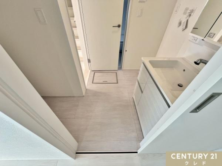 ���ʑ�E���ʏ� �y���l���Ɂz
�^�I�����܁A�X�L���P�A�p�i�Ȃǂ𐮗����A�X�y�[�X��L�����p���܂��B�X�b�L���Ƃ���������ۂ��A�g���₷������␴���������o���܂��B���[���H�v���邱�ƂŁA�|�����ȒP�ɂȂ�܂��B