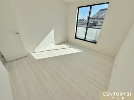 �Q�� �y�m��7���z
�]�T�̂���L���ŉ��K�ɉ߂����鎺���͕v�w2�l�̐Q���ɂ��������߂ł��B
�x�b�h�T�C�h�Ƀe�[�u����u������A�Ǐ��̂��߂̓����{��u�����Ƃ��ł��܂��B