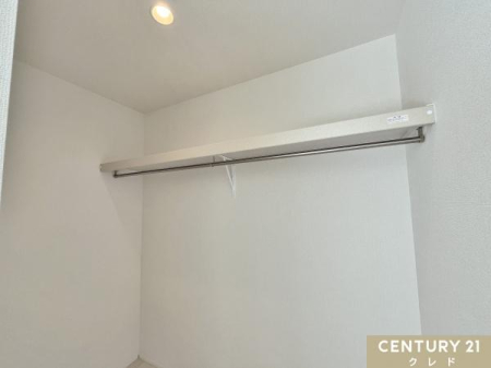 ���[ �y�m��7���@WIC�z
�ߗނ�C�������I�ɐ����ł���֗��Ȏ��[�B
�ߑւ������₷���A���[�I��t�b�N�������ď����𐮗��B�A�N�Z�T���[��o�b�O���ꏏ�Ɏ��[�ł��邽�߁A��������Ƃ�����Ԃ�ۂĂ܂��B