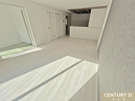 ���r���O �yLDK18���z
�Z��o���̂��邨�q�l������5�`6�l�̂��Ƒ���������18���̃��r���O�ł��B
�Ƌ��u���Ă���Ƃ�̓�����ۂĂ܂��B