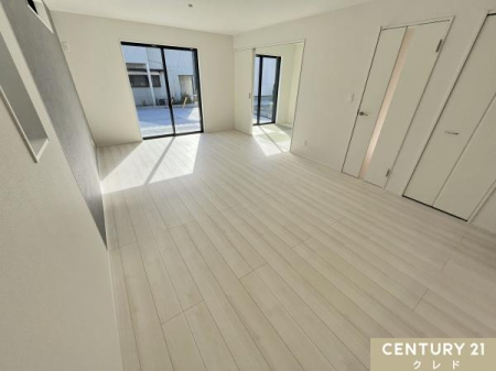 ���r���O �yLDK18���z
�傫�ȑ|���o����������������Ղ荷�����ށA���邢���r���O�B
���r���O�ƃ_�C�j���O���꒼���ɕ��Ԃ��߁A�\�t�@�ƃ_�C�j���O�Z�b�g��u���Ă������ɂ�Ƃ����邱�Ƃ��ł��܂��B