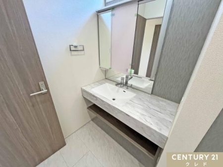 ʑEʏ ttbgJE^[ۓIȂȃI[vTj^[̗pB
JE^[ɂ́Aĝ[Xy[XĂ܂B