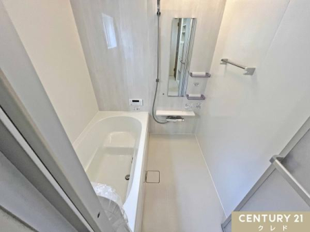  1̔ĂoX^CLӋ`ɁcB
Cg[@ƃh[pCvtŁAJ̓ԕ̋G߂SĐ󕨂܂B