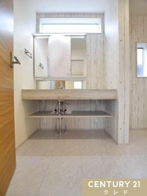 ʑEʏ ttbgJE^[ۓIȂȃI[vTj^[̗pB
JE^[ɂ́Aĝ[Xy[XĂ܂B