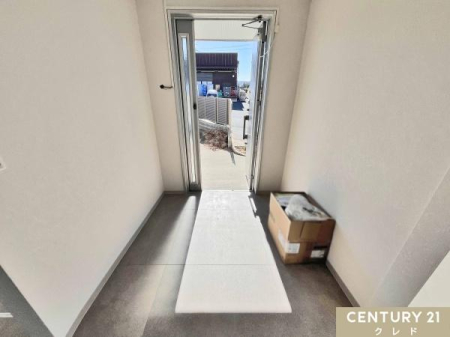 ���� �y�������z
�������Ƌ���̌��ւ�������Ă��܂��B
�]�ƈ��̏o����ƉƑ��̐��������𕪂��邱�Ƃ��ł��A�h�Ɩʂ␸�_�I�Ȉ��S���ɂȂ���܂��B