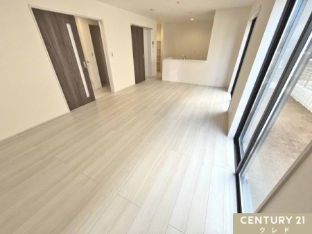 rO y18LDKz
ΖʃLb`18LDKBʂ̑JޏcԂŁA\t@_CjOzu₷CAEgBƑ̉bRƒeވ̊̂郊rOłB