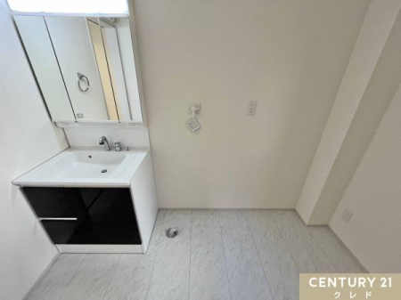 ʑEʏ ̂ʎB
OʋLrlbgōׂȓpi[BL߂̃Xy[XŒ̐gxxKɍs܂B