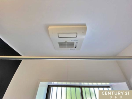  yz
̂Ńh[Xy[XƂĂ劈I
󕨂Â炢~At̉ԕG߂ɂd󂵂܂B