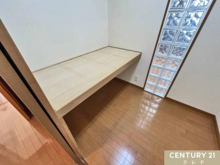 ���r���O�ȊO�̋��� �y�[��2.1���z
�J�E���^�[�Ƒ����̃R���Z���g���t���Ă���e�����[�N���[���ɂ��������߁I
�Ǝ�����G�ߕ��̎��[�ȂǑ��ړI�Ɏg���܂��B