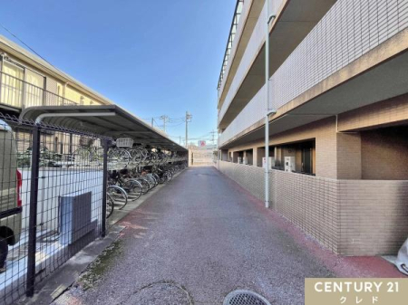 ���̑����p�� �y���֏�z
�~�n���ɂ͉����t���̒��֏�������I
�ʋ΁E�ʊw�ȂǂŎ��]�Ԃ����g���̂��Ƒ������S���Ă����p���������܂��B�i�󂫏󋵂͗v�m�F�j