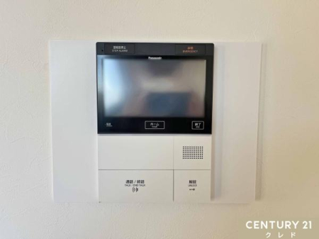 ���̑� �yTV���j�^�[�t���C���^�[�t�H���z  
���K�҂̎p�������̃��j�^�[�Ŋm�F�ł�����S�̐ݔ��B  
�Z�[���X�Ȃǂ̑Ή����T�������Ƃ���A���q�l�̂�����Ԏ��ɂ��S�����@�\�ł��B