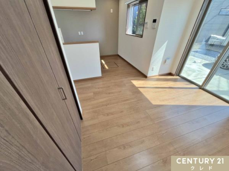 rO y11.84LDKz
E̓ʍ̌ň邢rOBSn悢z݁A͑ςꂢɕۂĂ܂BC悭Vn߂܂B