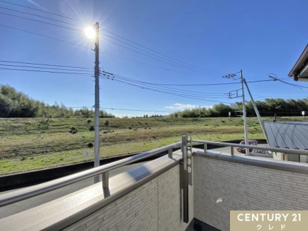 �Z�˂���̒��]�ʐ^ ���Z�܂��o���R�j�[����̒��]�ł��B
�z������̗ǂ��Z��X�G���A�̃o���R�j�[����́A���ꂽ���ɂ͐X�ƍL�����𒭂߂邱�Ƃ��ł��܂��B