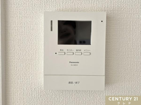 ���̑� �yTV���j�^�[�t���C���^�[�z���z
�K��҂���ʂŊm�F�ł��邽�߁A���S�E���S�B�茳�ŗ��K�҂��m�F���A��b���ł��闘�֐������́B�h�Ƒ΍�Ƃ��Ă��D��Ă���A��炵�Ɉ��S�����v���X���܂��B