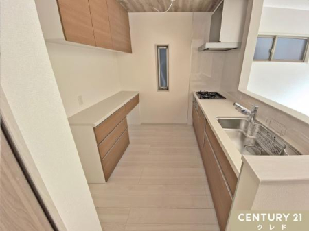 �L�b�`�� ���[�L�x�ȃV�X�e���L�b�`���͓����ɂ�Ƃ�����A�Z��Ԃ��L���m�ہI
�L�b�`���c�[���Ȃǂ���������Ǝ��[���邱�Ƃ��ł������̂������₨�|�������K�ɍs�����Ƃ��ł��܂��B