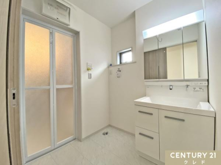 ���ʑ�E���ʏ� ��1�؂̐��ʎ��͈ߗނ̒��E���ȒP�ɍs����L���B
���[�L�x�ȃV�����[����t���̐��ʑ�́A�Ǝ��������m�ۂ����ʎ����ɂ�Ƃ���v���X�B���m���̂���������������ʎ����ōς܂��邱�Ƃ��ł��܂��B