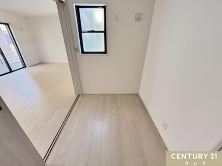 m ym3z
rOɗאڂ3̗mB˂Ŏd؂邽߁A[NXy[XLbYR[i[A[gɂg_ȃ}`Xy[XB