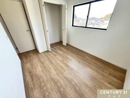 �q������ �y�m��5.2���z
�V���v���ȊԎ��ŉƋ�̔z�u�����₷���̂����́B
�S�����N���[�[�b�g�t���ňߗނ�ו�������������[�ł��܂��B