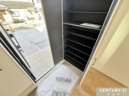 ���� �Ƒ���Q�X�g�𖾂邭�}���Ă���锒��̌��ւł��B
���o�����O�ɐg�����Ȃ݃`�F�b�N���ł���p�����t���V���[�Y�{�b�N�X��ݒu�B